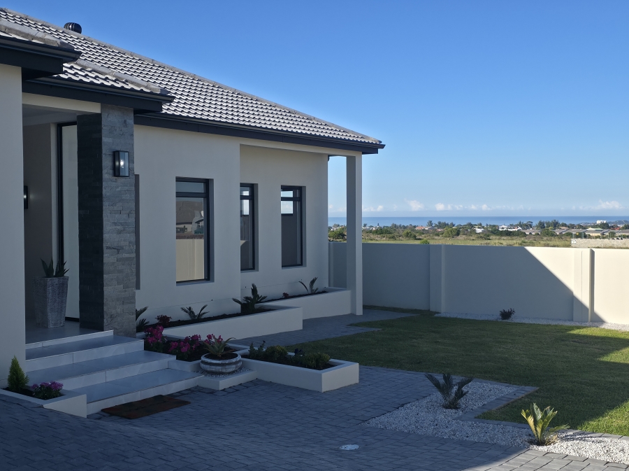 4 Bedroom Property for Sale in Fountains Estate Eastern Cape